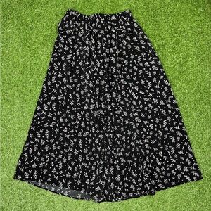 Chic Black and White Floral A-Line Skirt